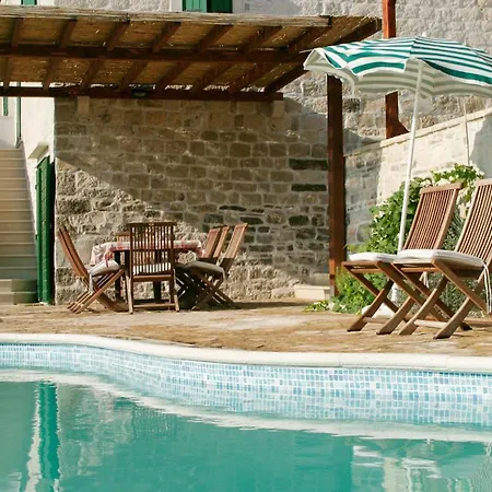 Sleeps 6 Pool Air Con Wifi *