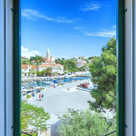 Sleeps 6 Pool Air Con Wifi
