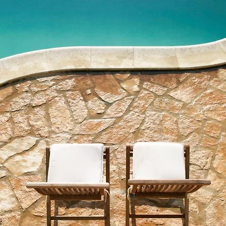 Villa Sleeps 6 Pool Air Con Wifi *