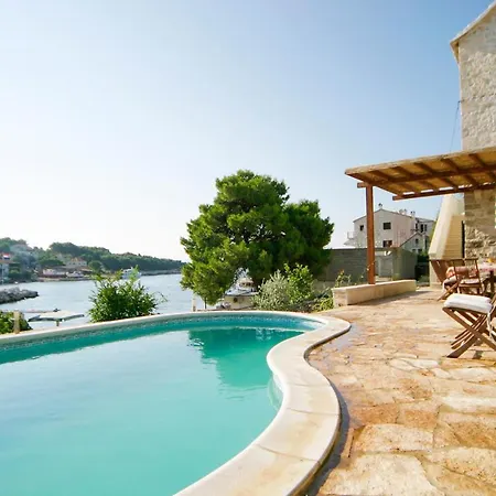 Sleeps 6 Pool Air Con Wifi *