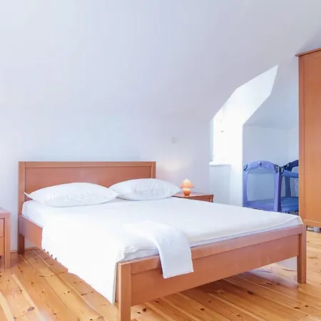 Villa Sleeps 6 Pool Air Con Wifi