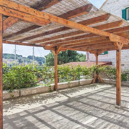 Sleeps 6 Pool Air Con Wifi Sumartin