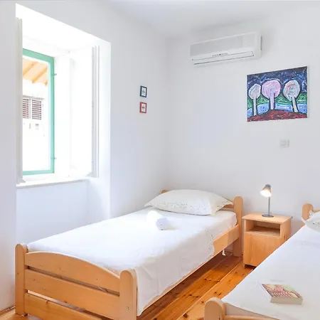 Villa Sleeps 6 Pool Air Con Wifi *
