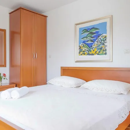 Sleeps 6 Pool Air Con Wifi * Sumartin